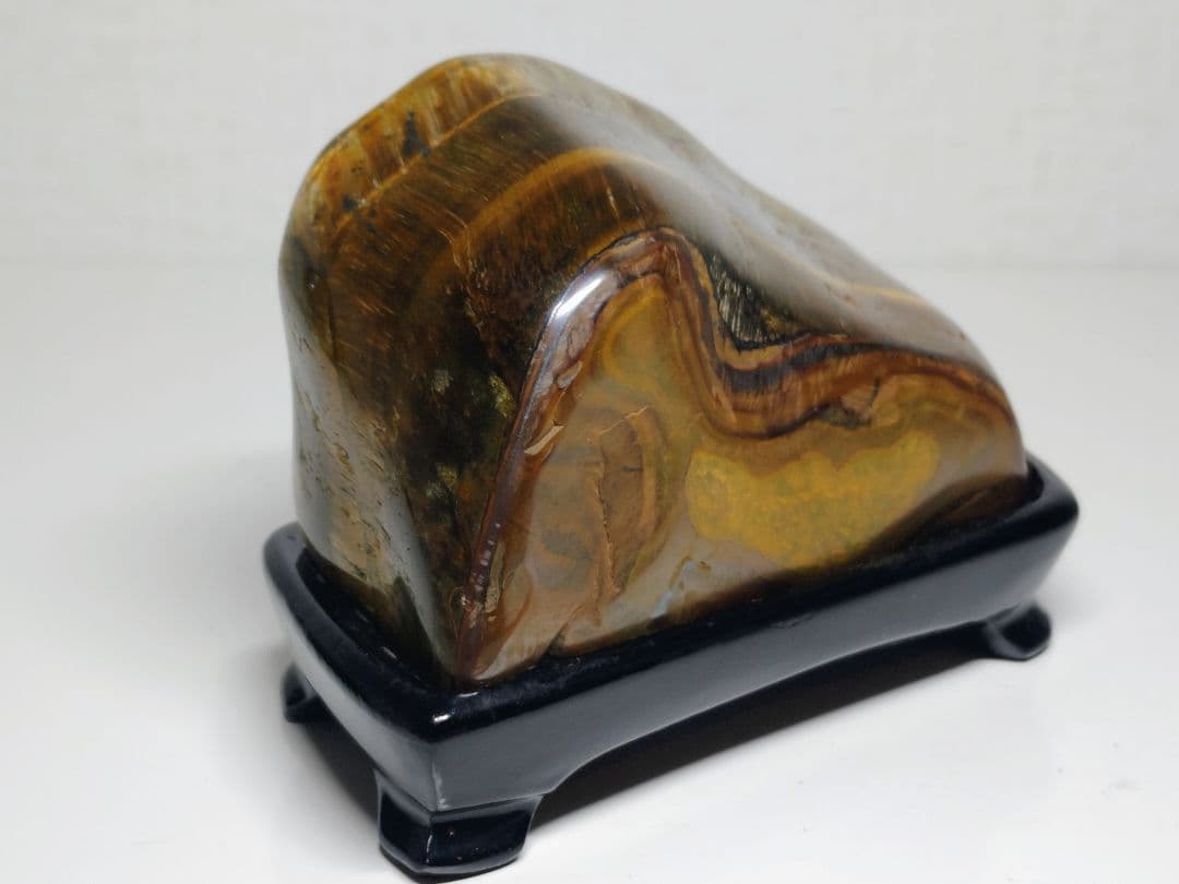 タイガーアイ 686g 虎目石 原石 鑑賞石 自然石 誕生石 鉱物 鉱石 水石