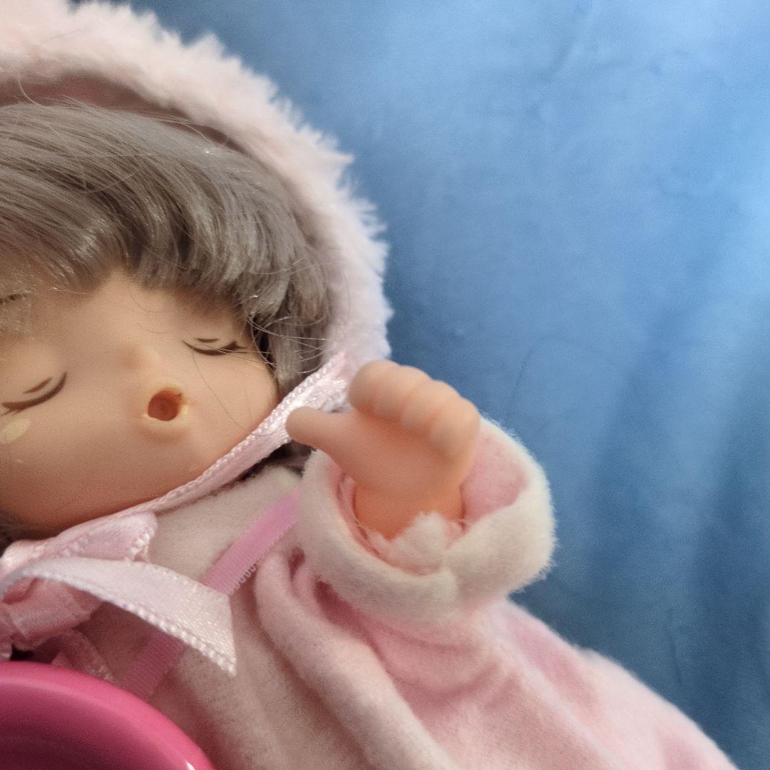とんがり帽子のメモル 眠り顔のお人形　指しゃぶり人形