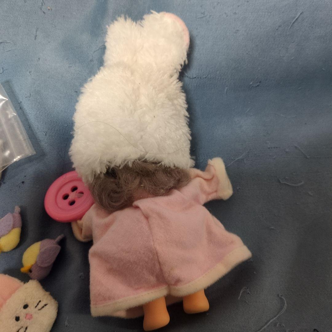 とんがり帽子のメモル 眠り顔のお人形　指しゃぶり人形