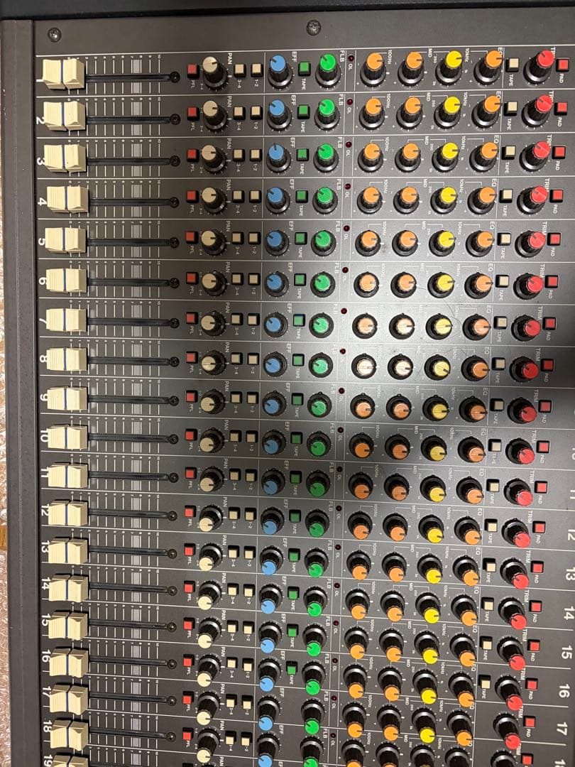 アナログミキサー 24チャンネル