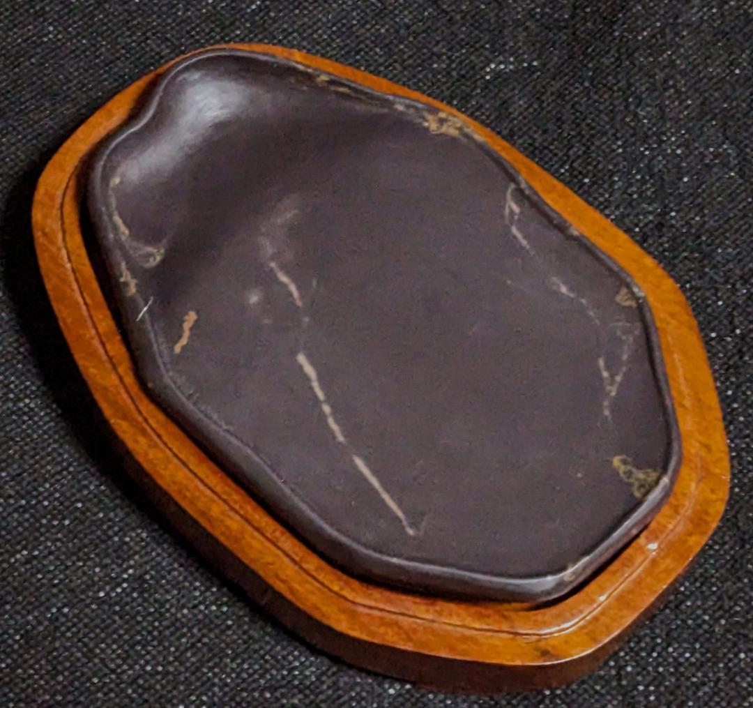【端渓・葉脈文天成硯】◆金線・冰紋の紫黒美石◆唐木共箱◆約5.2吋◆老坑