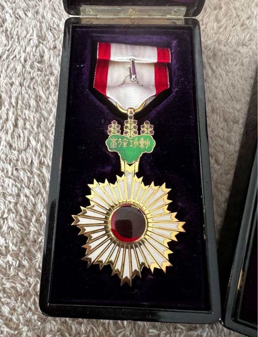 勲四等旭日小綬章　勲五等双旭日章　勲六等単光旭日章　勲章3点セット　美品