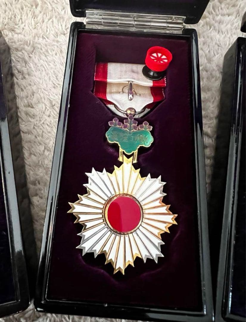 勲四等旭日小綬章　勲五等双旭日章　勲六等単光旭日章　勲章3点セット　美品