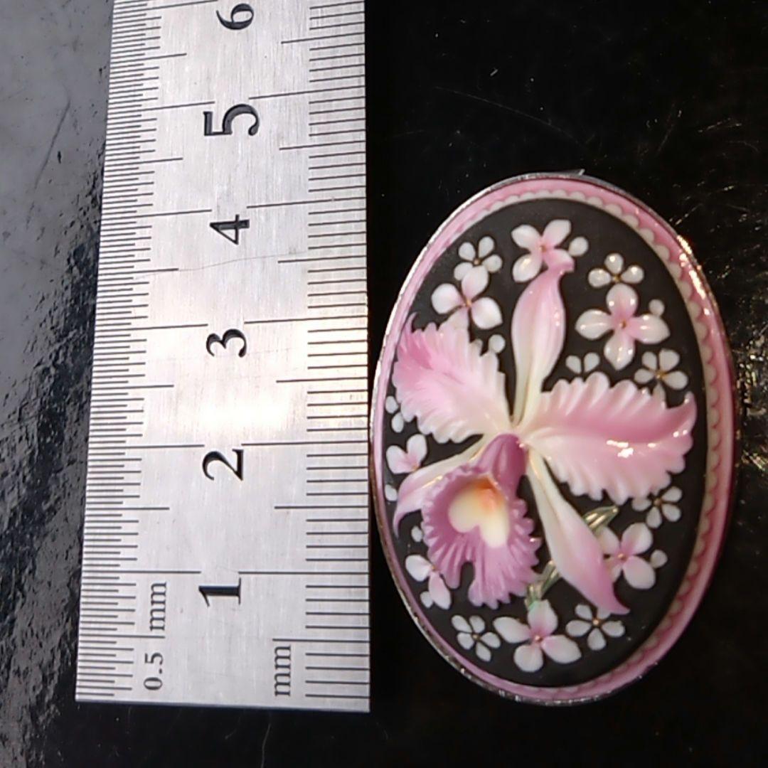 有田焼　トシカネ　俊兼　ポーセリン 蘭の花 ブローチ、ペンダントトップ　美品