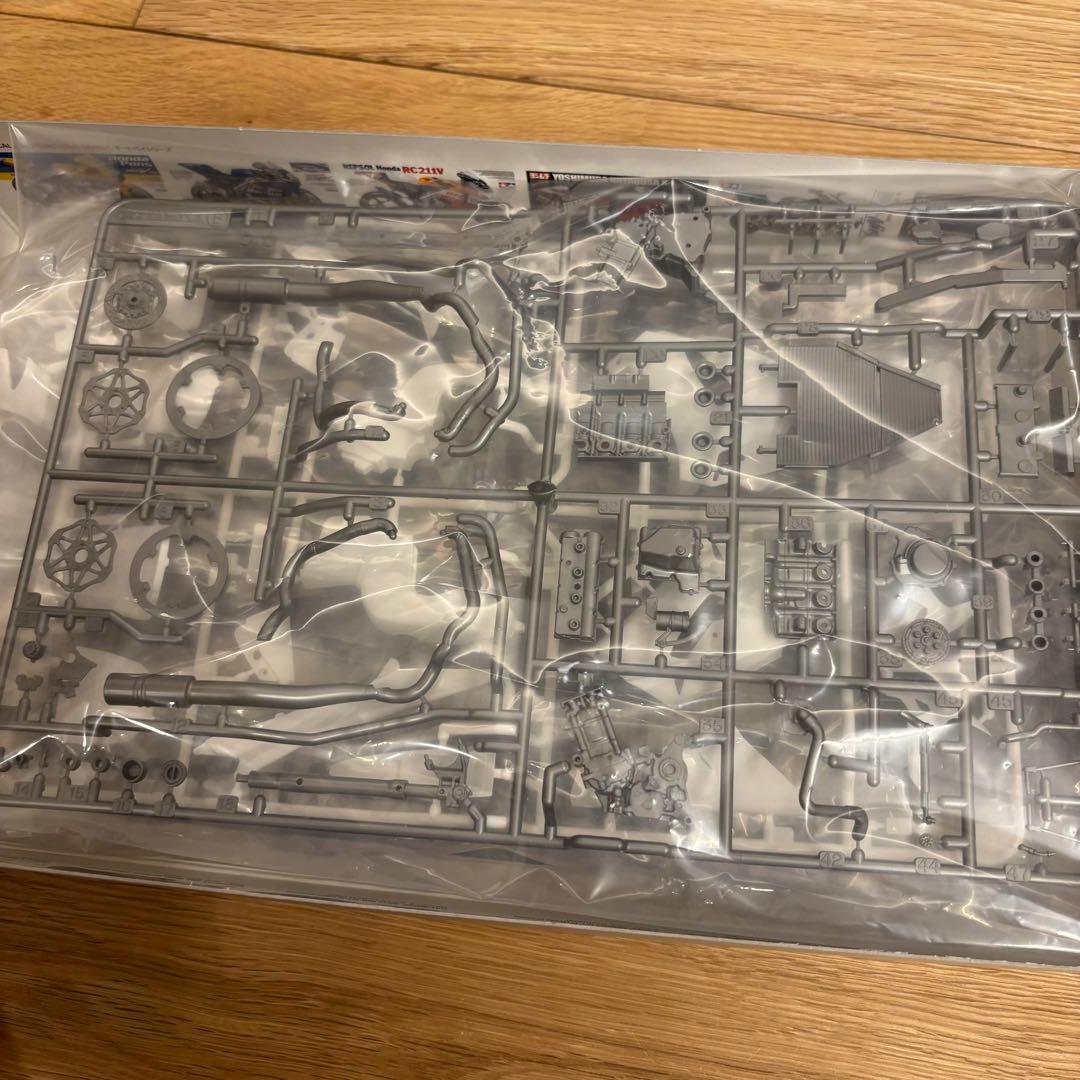 タミヤ　1/12　ヤマハ　YZR-M1　’04