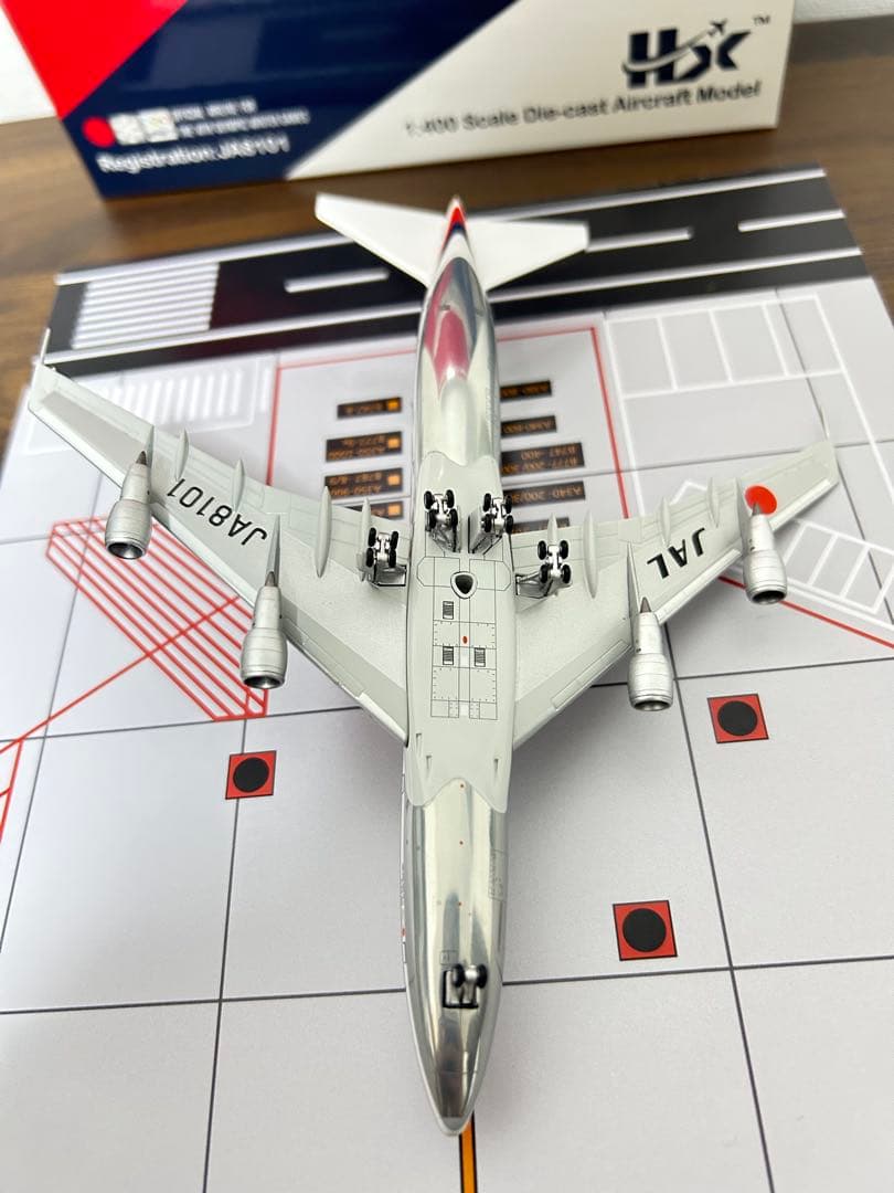 【超精密】B747 -100 JA8101 JAL 日本航空1/400 台座付き