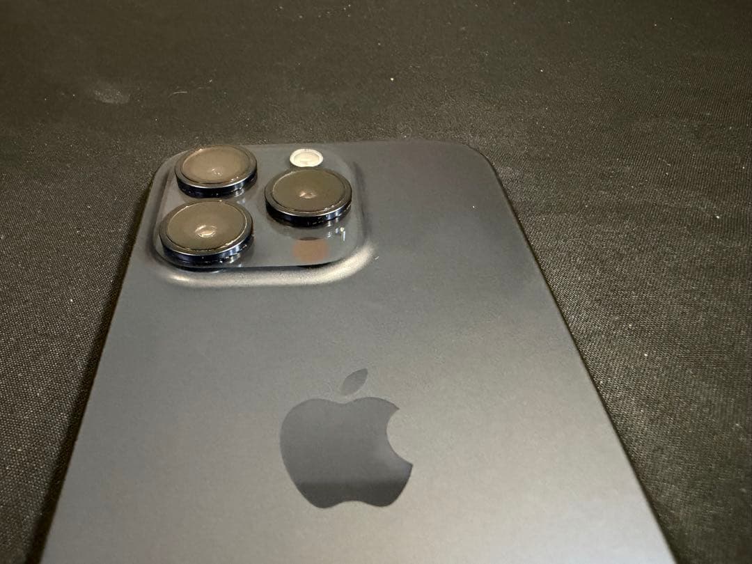 美品　Apple iPhone 15 pro 256GB