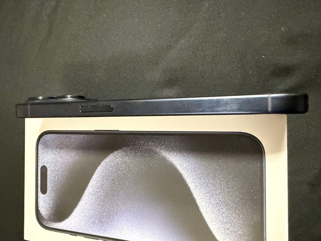 美品　Apple iPhone 15 pro 256GB