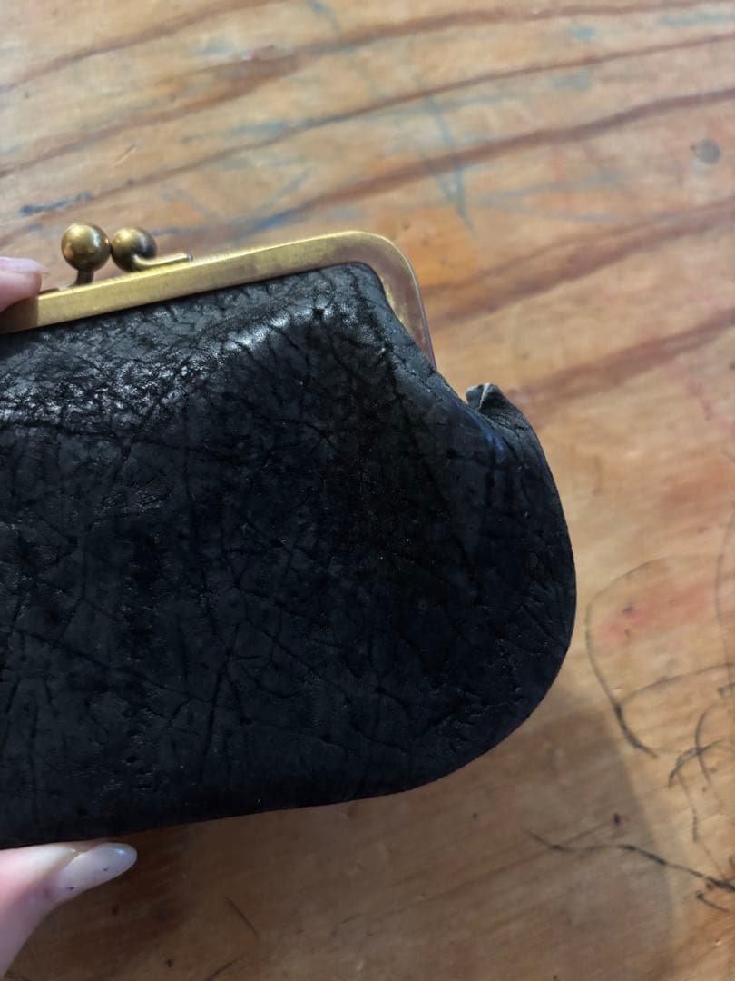 お値下げ依頼のためお値下げ！n25 カバの革。ブラックレザー がま口財布