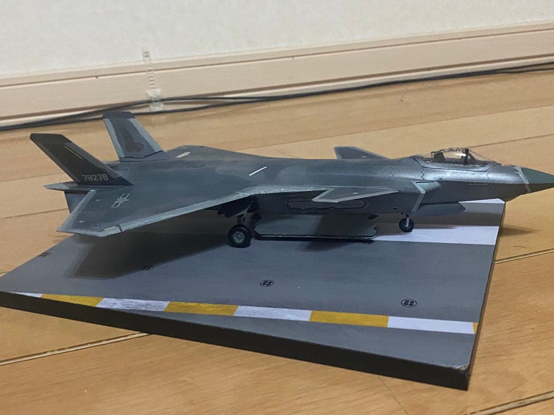 J-20 1/72スケールモデル　プラモデル完成品