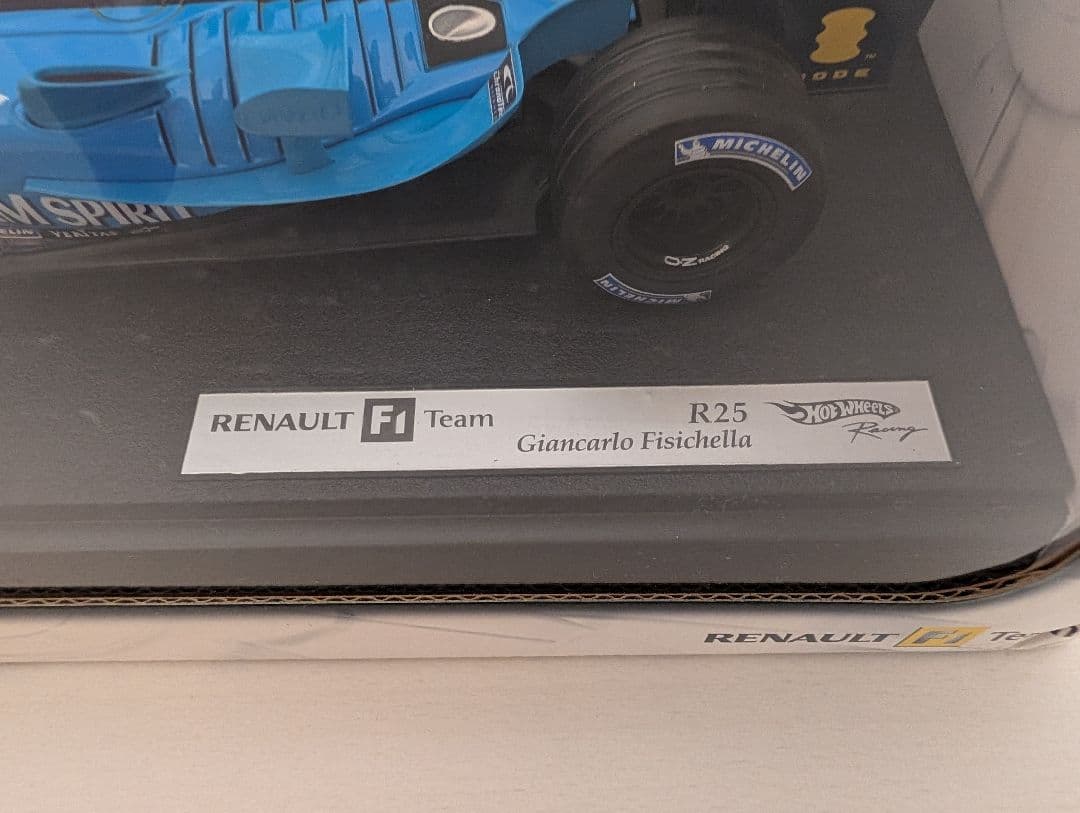 Hot Wheels ルノー F1 R25 ジャンカルロ・フィジケラ 1/18