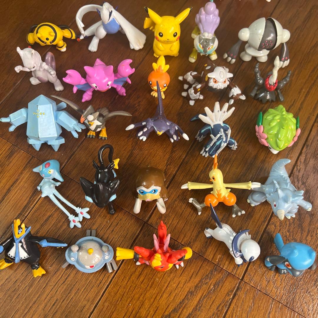 d*7様 伝説ポケモン含むコレクションフィギュア 大中小合わせて69体セット