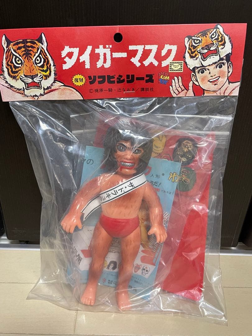 新品未開封　メディコムトイ　中嶋製作所　タイガーマスク　ザドラキュラ　ソフビ