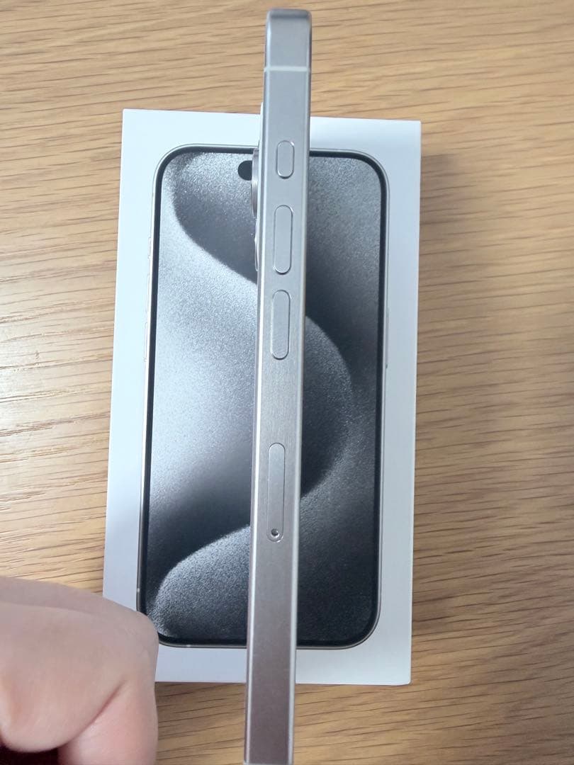 Apple iPhone15pro 256GB ホワイトチタニウム 本体