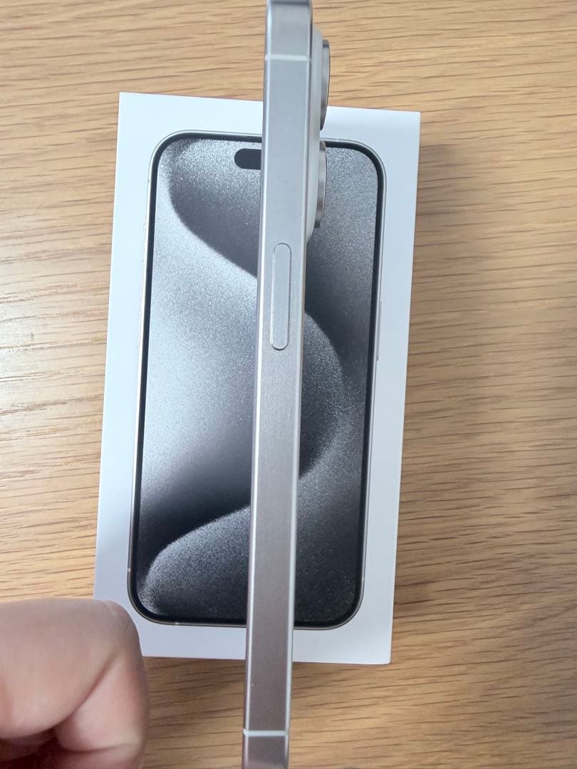 Apple iPhone15pro 256GB ホワイトチタニウム 本体