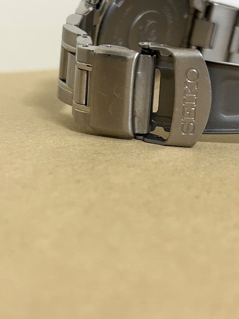 SEIKO V147 チタニウムソーラー　腕時計