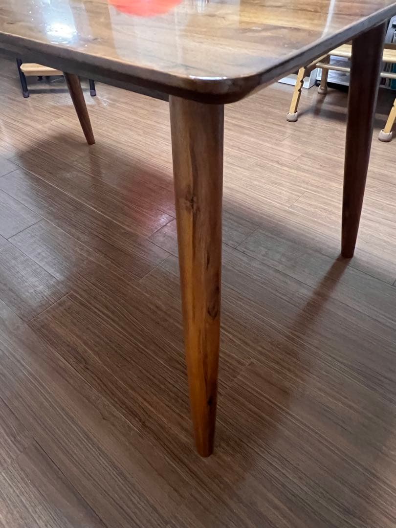 木製ダイニングテーブル