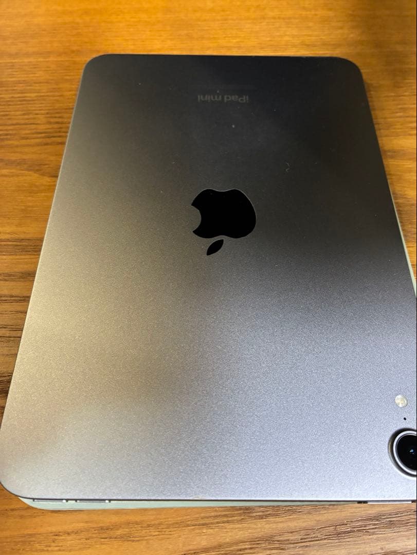 iPad mini 第7世代　本体　純正カバー付き