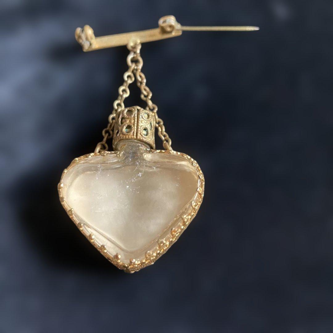 アンティークの香水瓶兼ブローチ 刺繍つき