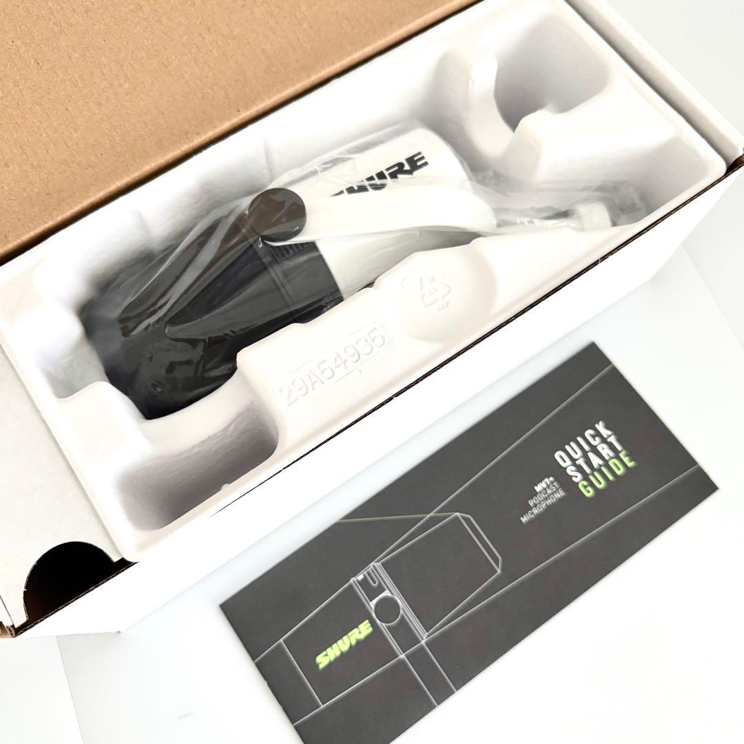SHURE MV7+　ホワイト　ダイナミックマイク　卓上スタンド付き　美品