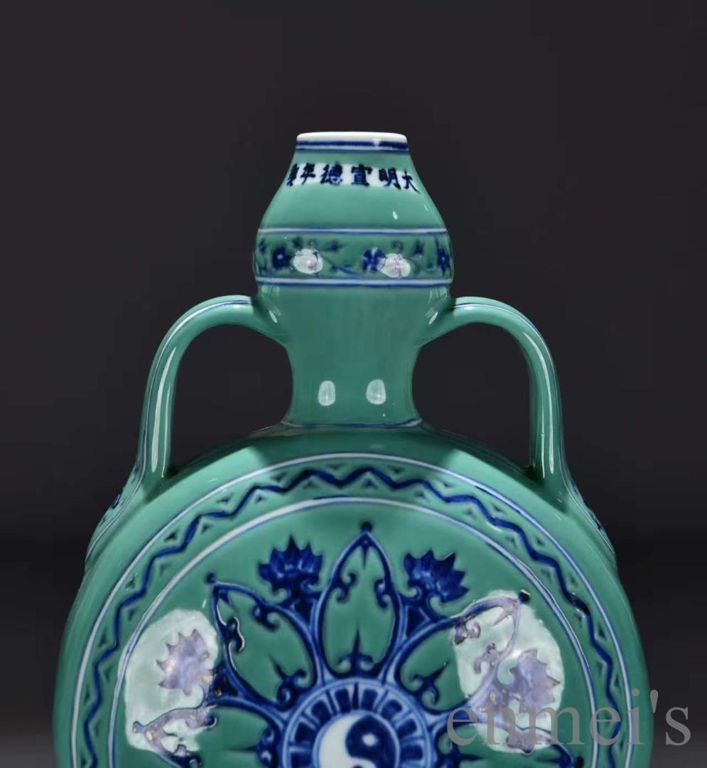 中国古美術・明宣徳・果皮緑地青花宝相紋・抱月瓶・青花磁・壺・花瓶・古陶磁・唐物