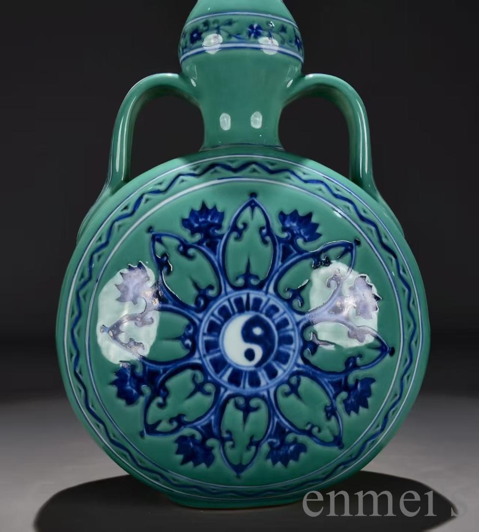 中国古美術・明宣徳・果皮緑地青花宝相紋・抱月瓶・青花磁・壺・花瓶・古陶磁・唐物