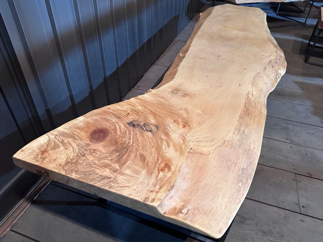 栃　トチ　一枚板テーブル　ローテーブル　ベンチディスプレイ　アイアン　民泊