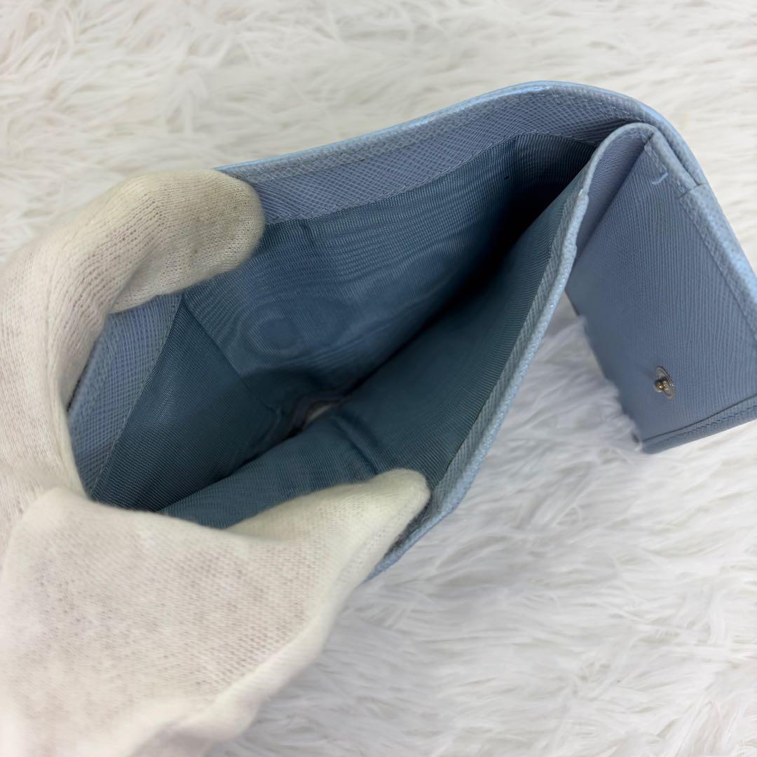 RFID搭載/美品✨プラダ 三つ折り財布 サフィアーノ 三角ロゴ レザー 水色
