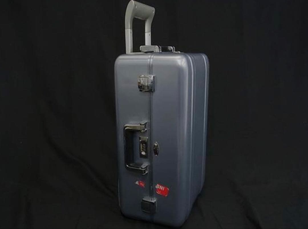 ジャンク品ZERO HALLIBURTON キャリーバッグ アルミFP5093