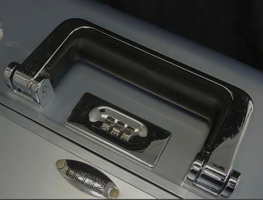 ジャンク品ZERO HALLIBURTON キャリーバッグ アルミFP5093