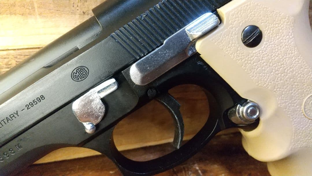 東京マルイ　ベレッタ９２Ｆ　外装　ファースト　カスタム　内部ノーマル