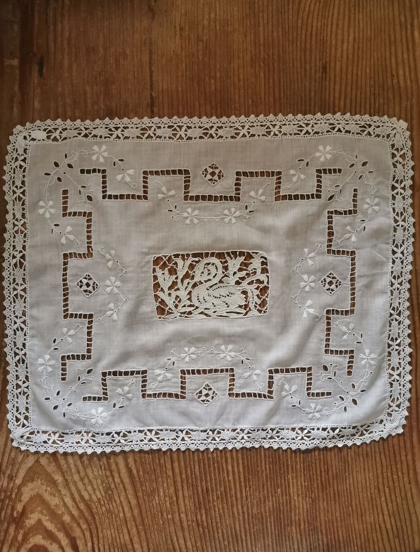 アンティーク 花咲く水辺の白鳥 オープンワーク アイレット花刺繍 レースパネル