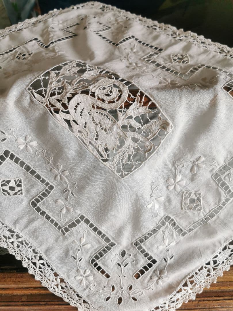 アンティーク 花咲く水辺の白鳥 オープンワーク アイレット花刺繍 レースパネル