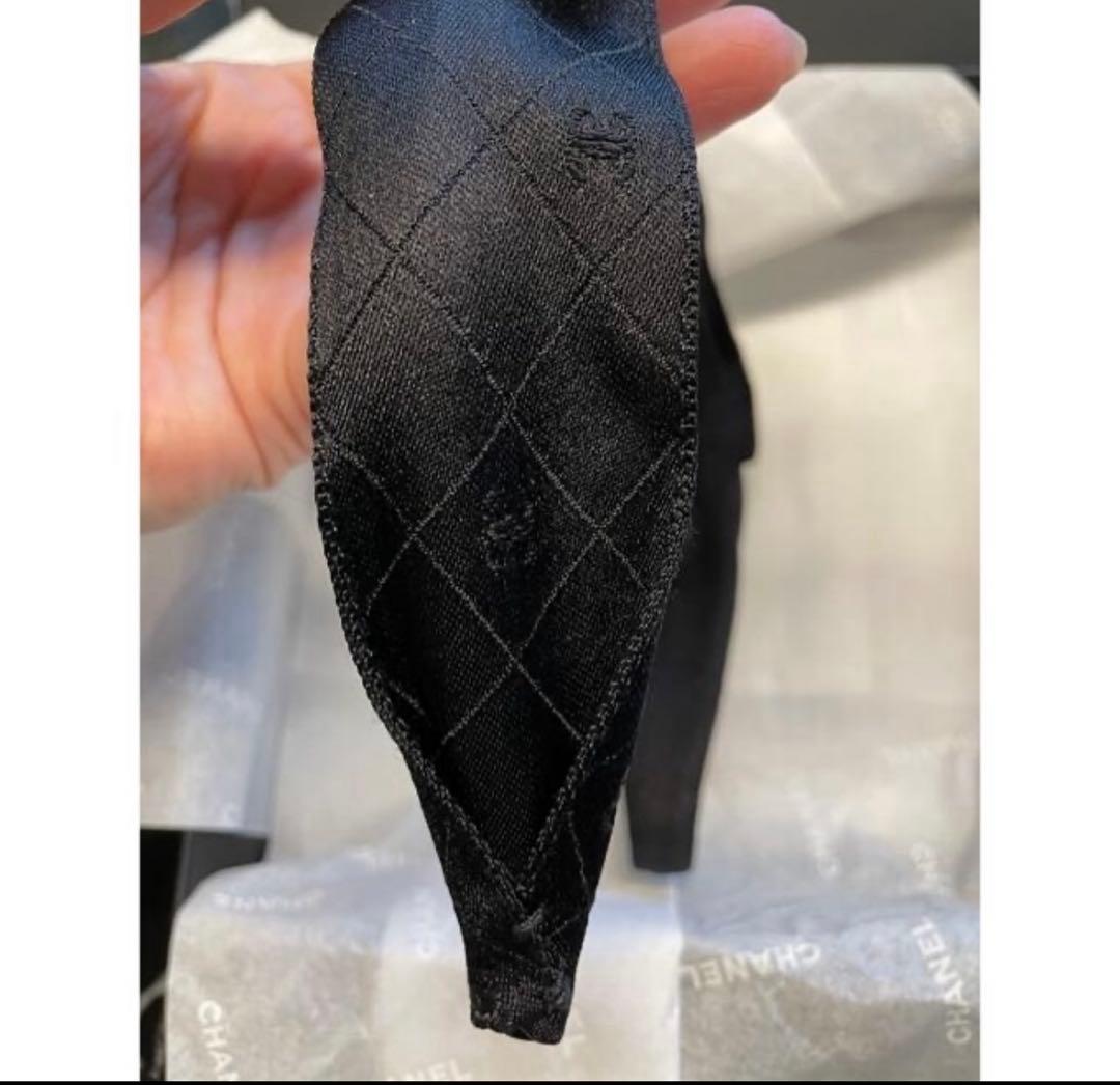 CHANEL ブラック ヘアバンド　シャネル　マトラッセ　ロゴ