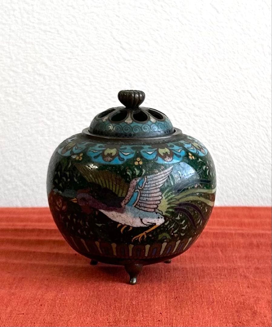 香炉 鳳凰蝶草花文・菊文三つ足有線七宝香炉 香道具 御茶道具 明治時代から伝わる