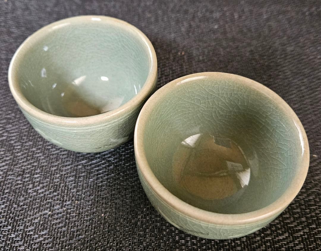 韓国　人間文化財　人間国宝　柳海剛作　高麗青磁　象嵌　雲鶴図　ぐい呑　盃　酒杯