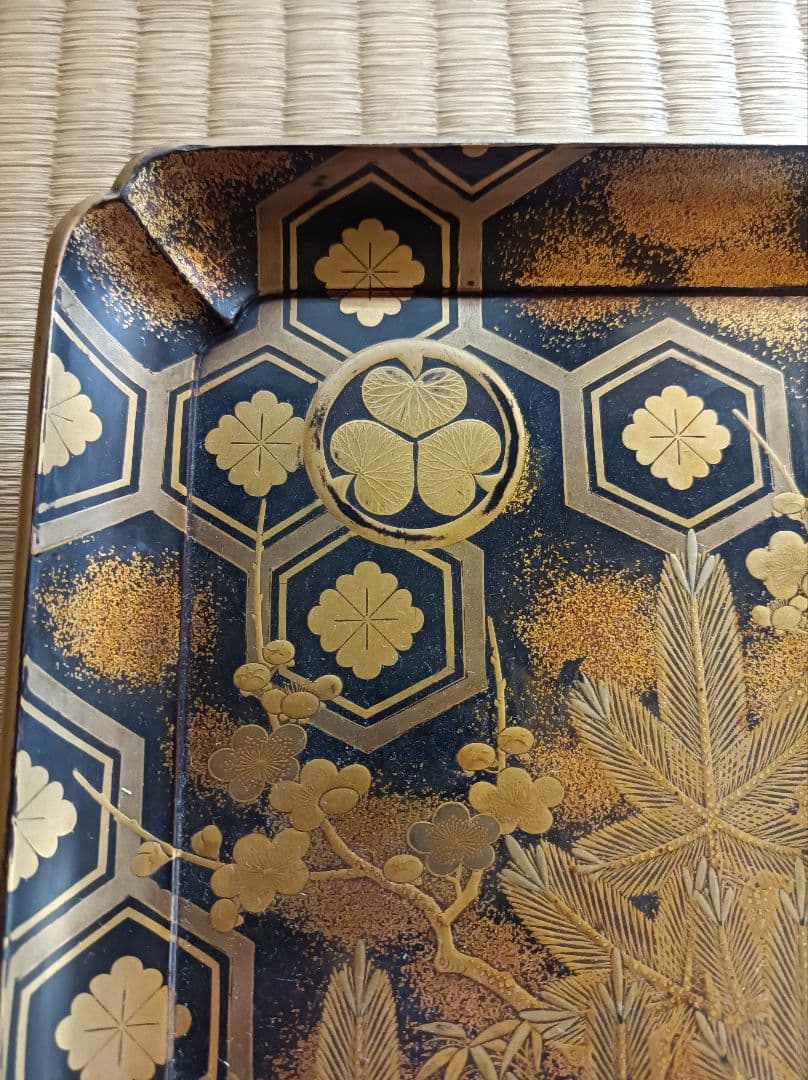 松竹梅破亀甲葵紋蒔絵香盆