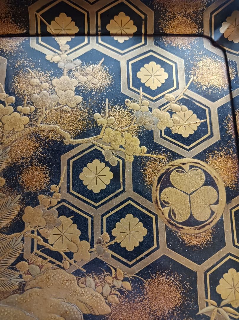 松竹梅破亀甲葵紋蒔絵香盆