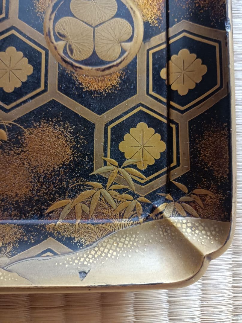 松竹梅破亀甲葵紋蒔絵香盆