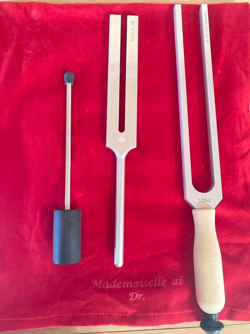 マドモアゼル.アイ　Dr. チューナー　132Hz 、528Hz 音叉　ニチオン