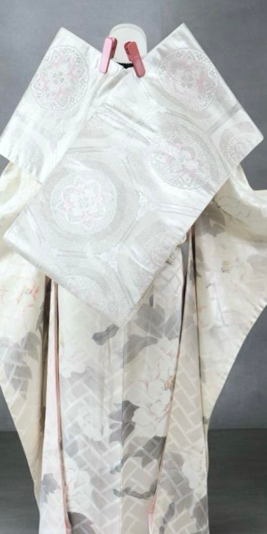 花柄振袖 白色 黒フリル付き