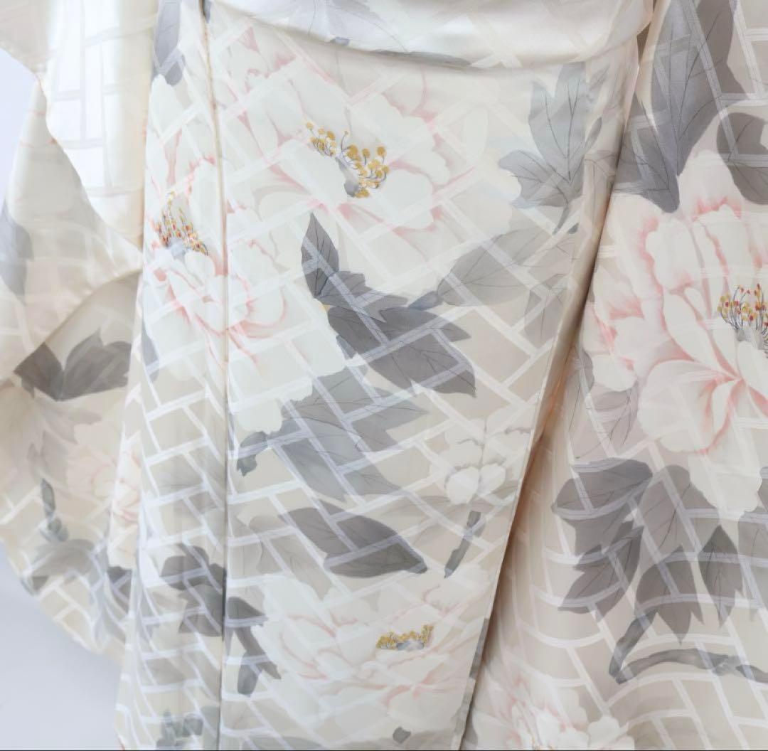 花柄振袖 白色 黒フリル付き