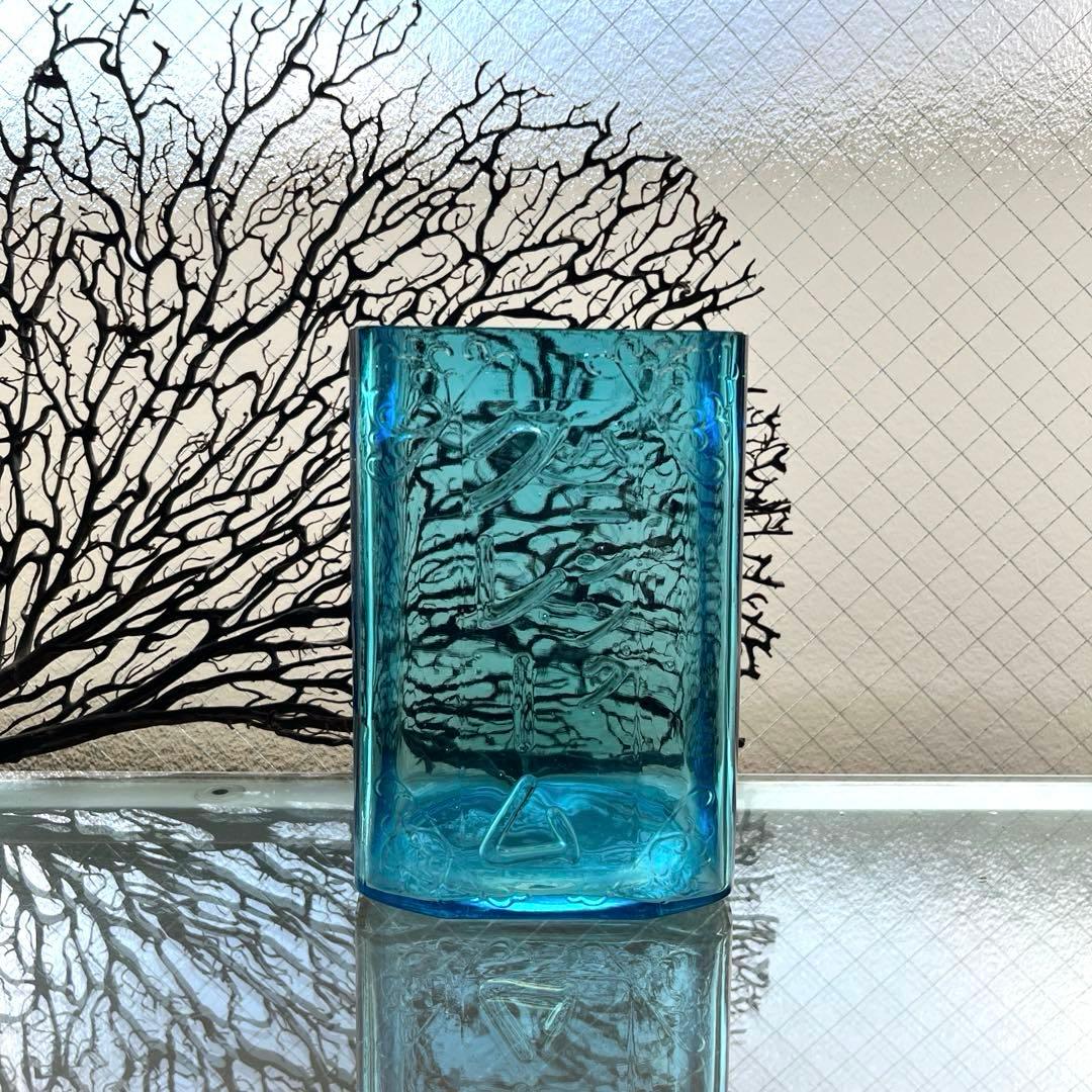 骨董　時代ガラス　希少　化粧品保管瓶　エンボス　唐草プレス　カプリブルー　ウラン