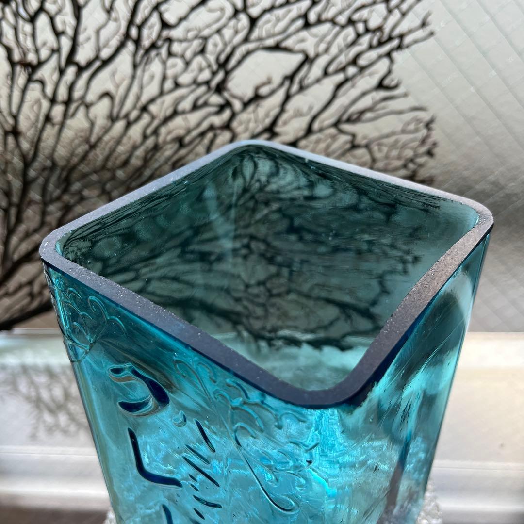 骨董　時代ガラス　希少　化粧品保管瓶　エンボス　唐草プレス　カプリブルー　ウラン