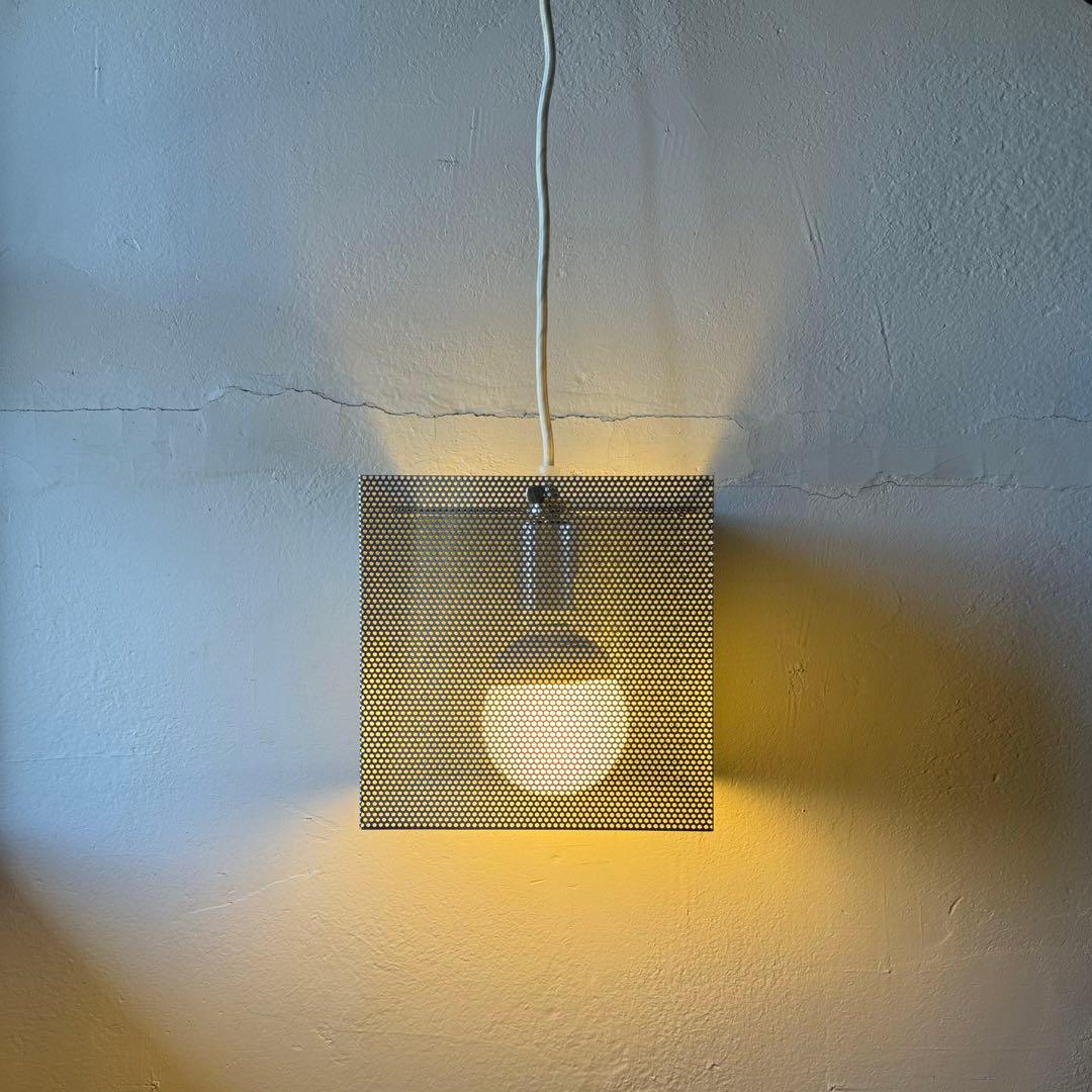 ポストモダン パンチング メタル キューブランプ