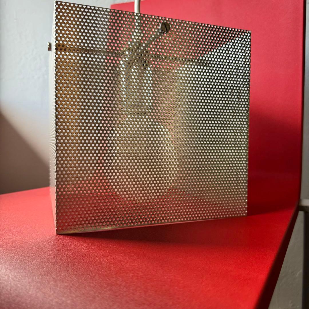 ポストモダン パンチング メタル キューブランプ