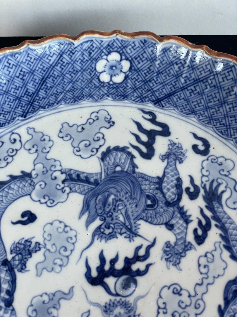 大明成化年製 古伊万里 大皿 染付 印判 双龍雲海 青花雲龍圖稜花盤 骨董 美品