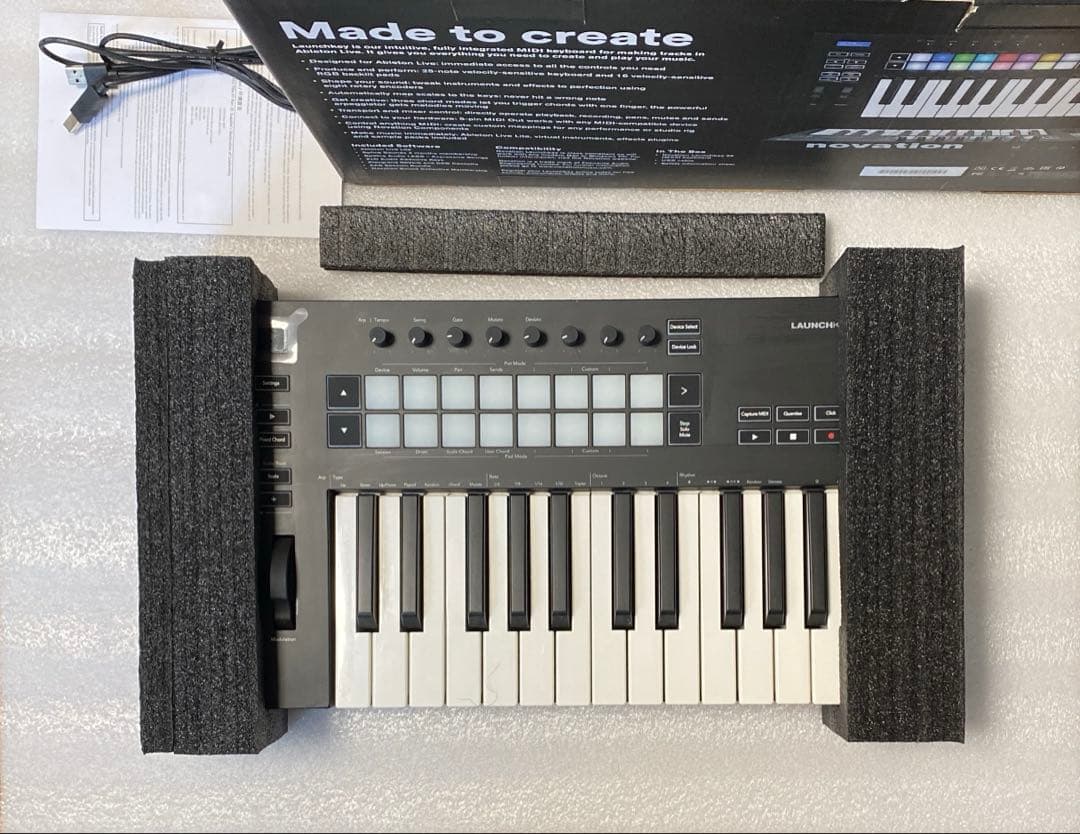 novation LAUNCHKEY 25 MK3 MIDIキーボード