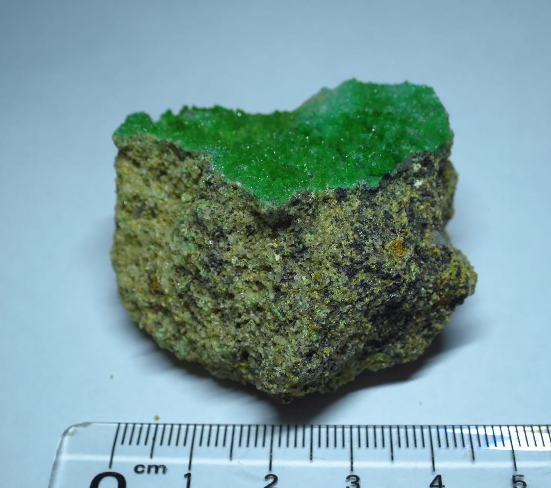 緑鉛鉱 　パイロモルファイト ドイツ産　母岩付き　 鉱物標本