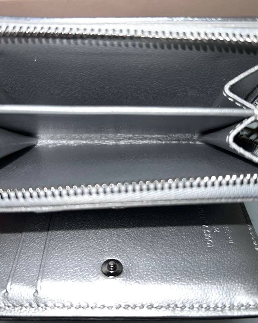 日本限定♪コンパクト【Louis Vuitton】ポルトフォイユ ルー財布